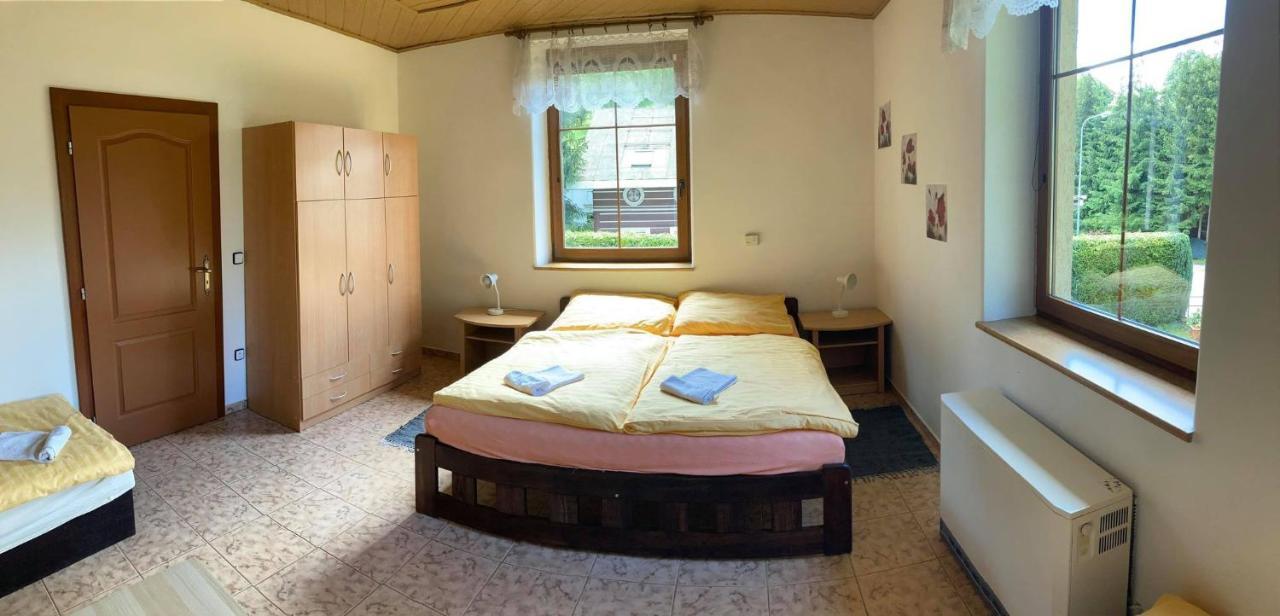 Apartma Doubek โรกีนีซ นัด ยีเซอโร ภายนอก รูปภาพ